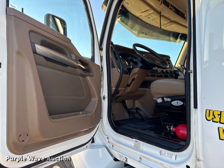 image for item EM2452 2016 Kenworth T680 semi truck