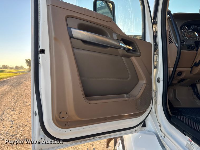 image for item EM2452 2016 Kenworth T680 semi truck