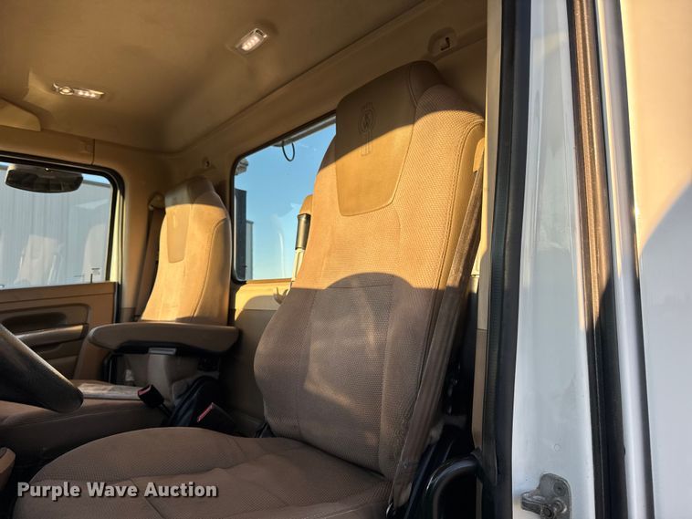 image for item EM2452 2016 Kenworth T680 semi truck