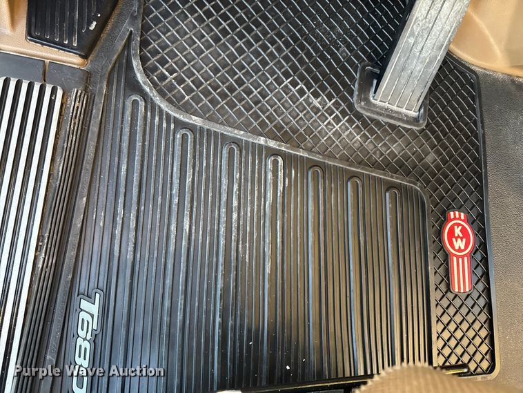 image for item EM2452 2016 Kenworth T680 semi truck