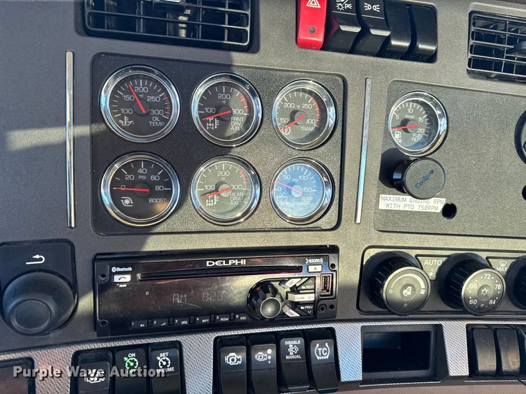 image for item EM2452 2016 Kenworth T680 semi truck