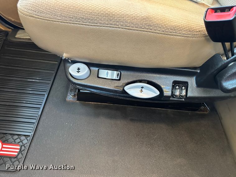 image for item EM2452 2016 Kenworth T680 semi truck