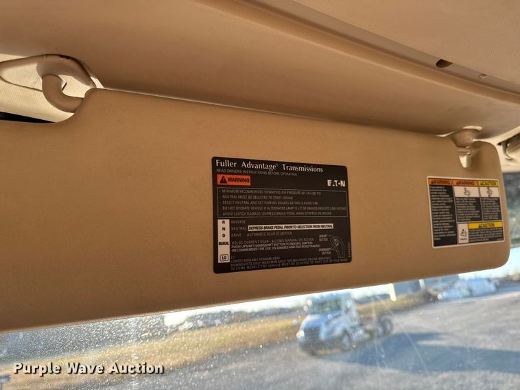 image for item EM2452 2016 Kenworth T680 semi truck