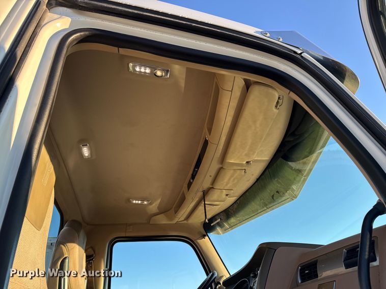 image for item EM2452 2016 Kenworth T680 semi truck