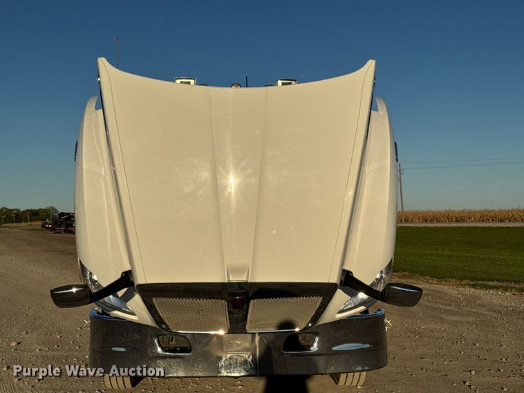 image for item EM2452 2016 Kenworth T680 semi truck
