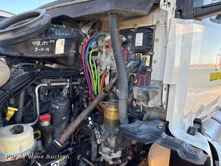 image for item EM2452 2016 Kenworth T680 semi truck