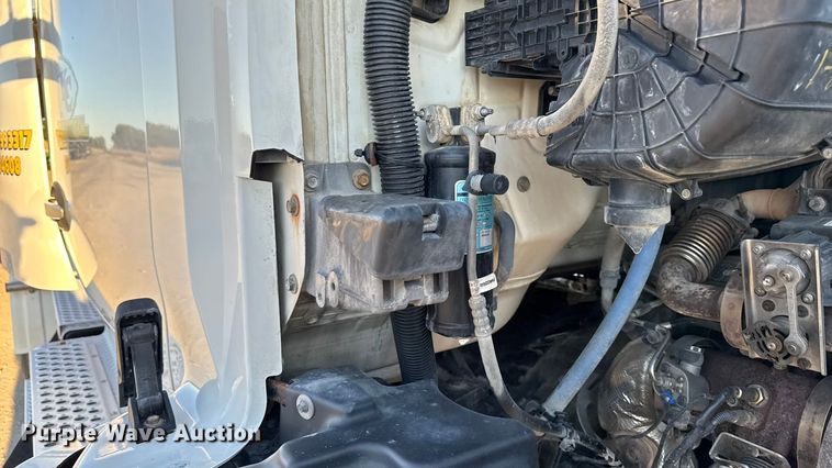 image for item EM2452 2016 Kenworth T680 semi truck