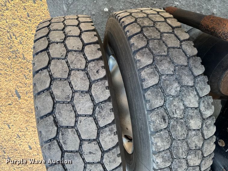 image for item EM2452 2016 Kenworth T680 semi truck