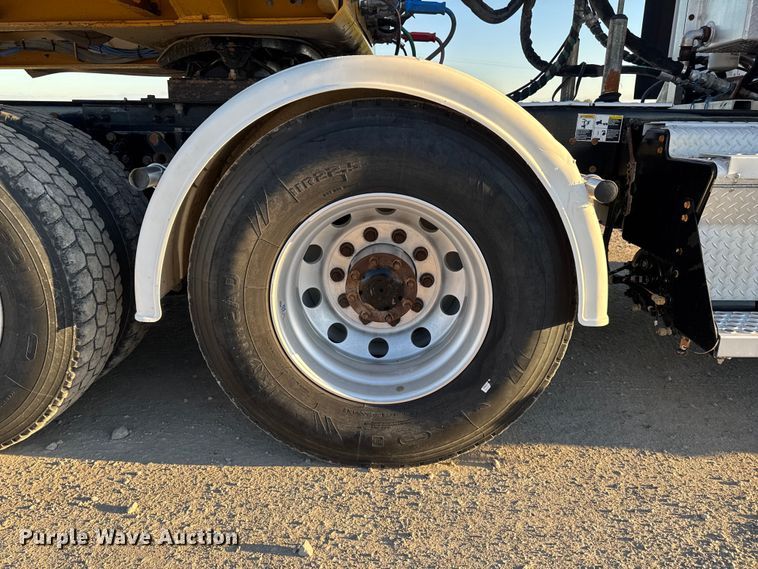 image for item EM2452 2016 Kenworth T680 semi truck