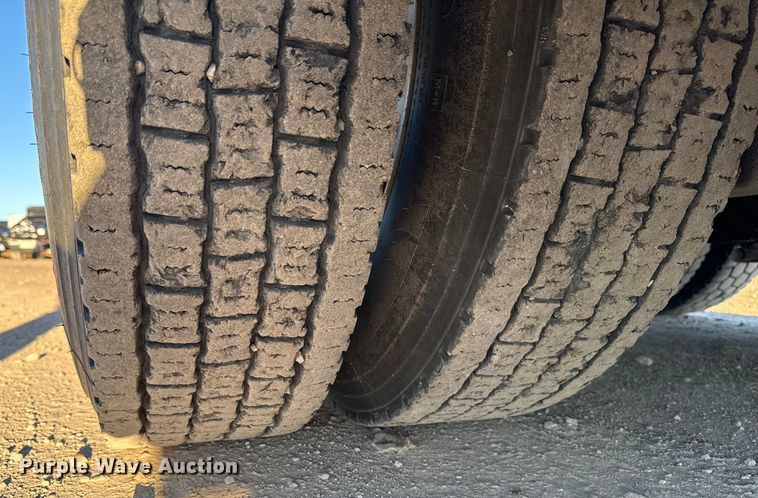 image for item EM2452 2016 Kenworth T680 semi truck