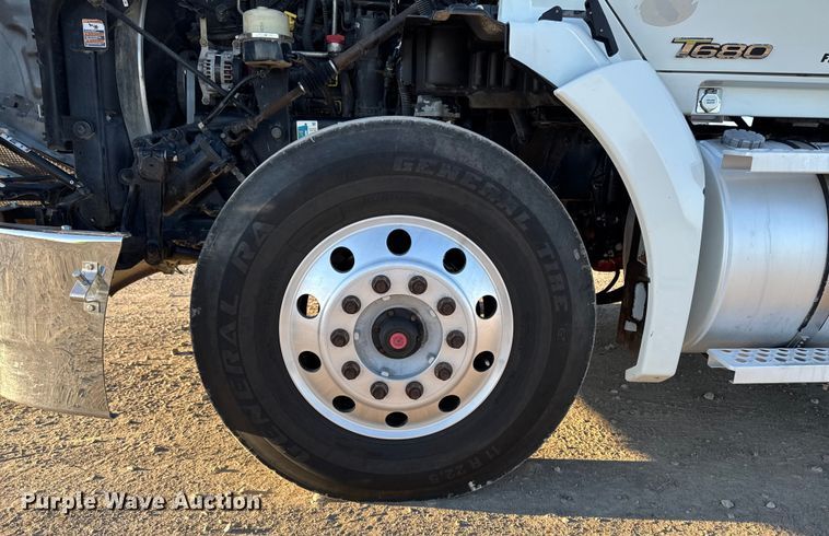 image for item EM2452 2016 Kenworth T680 semi truck