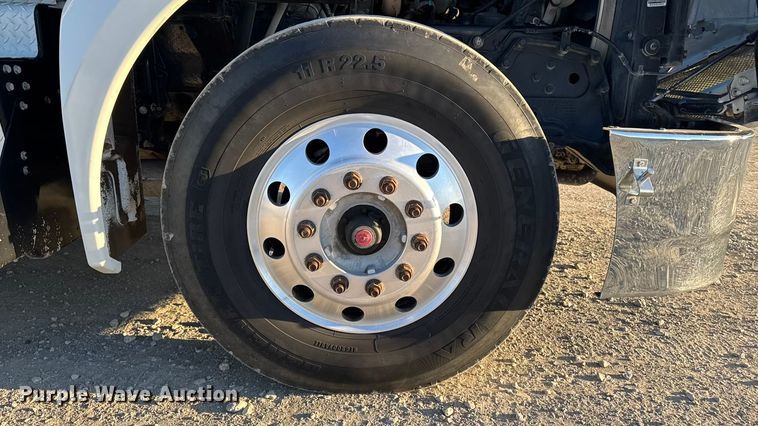 image for item EM2452 2016 Kenworth T680 semi truck