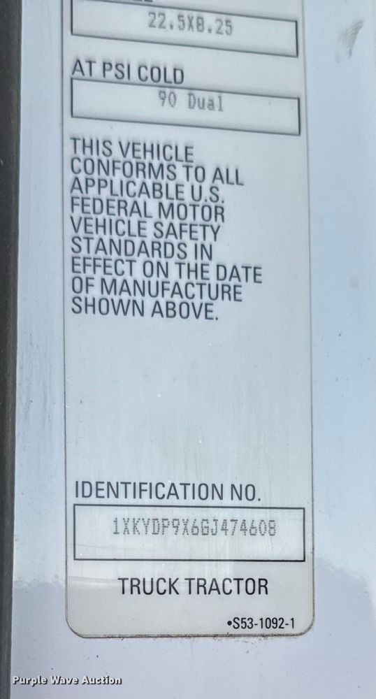 image for item EM2452 2016 Kenworth T680 semi truck