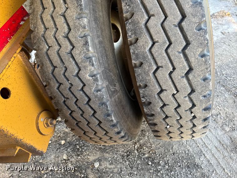 image for item EM2453 2020 Trail King Industries TK60SSD-402 side dump trailer