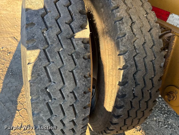 image for item EM2453 2020 Trail King Industries TK60SSD-402 side dump trailer