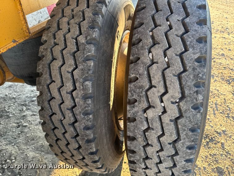 image for item EM2453 2020 Trail King Industries TK60SSD-402 side dump trailer