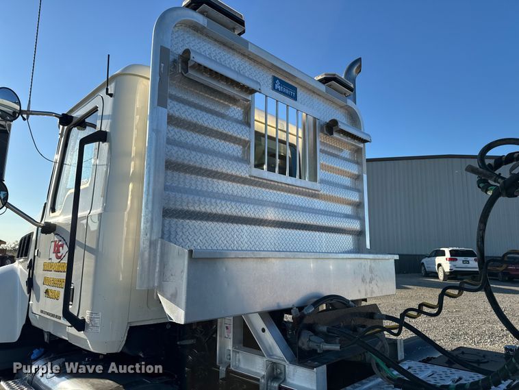 image for item EM2454 2022 Mack Granite semi truck