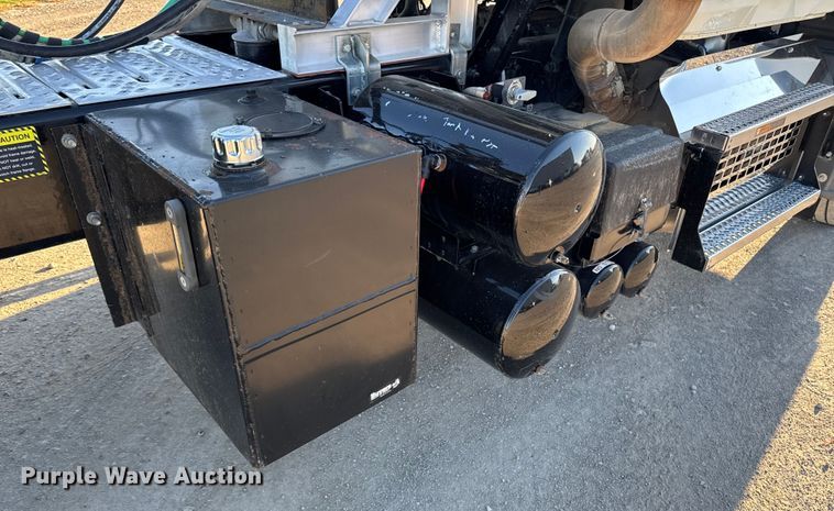 image for item EM2454 2022 Mack Granite semi truck