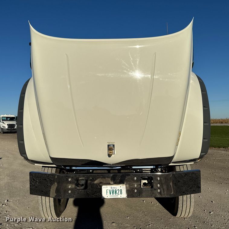 image for item EM2454 2022 Mack Granite semi truck