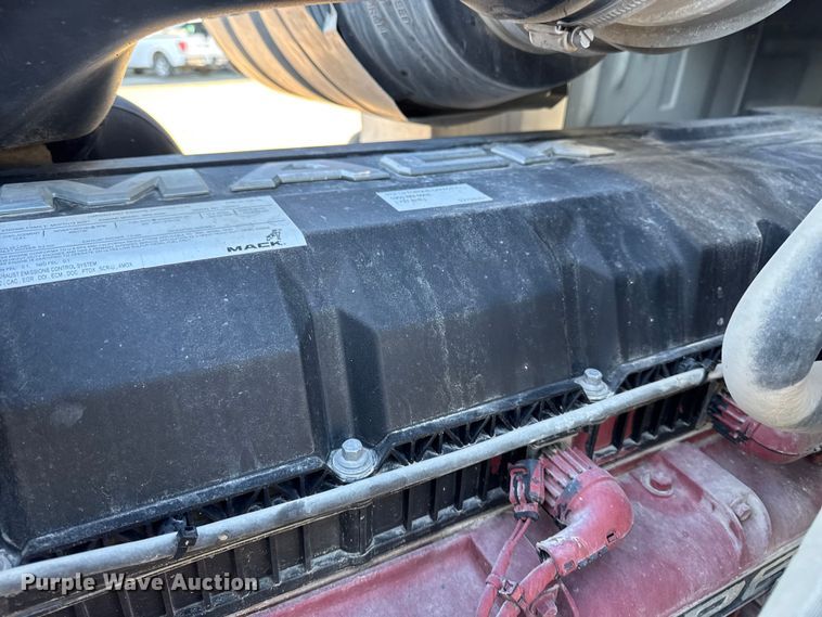 image for item EM2454 2022 Mack Granite semi truck