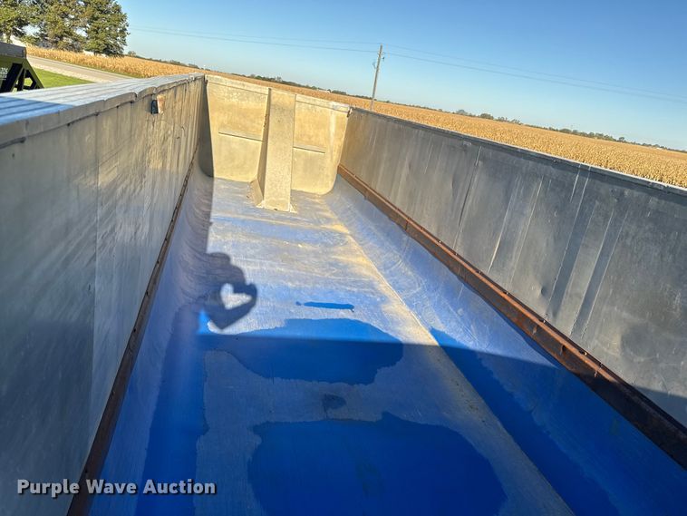 image for item EM2458 2009 East Manufacturing Corp. end dump trailer