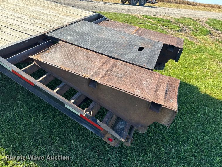 image for item EM2462 2009 Sure-Trac equipment trailer