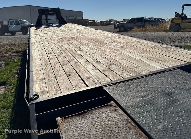 image for item EM2462 2009 Sure-Trac equipment trailer