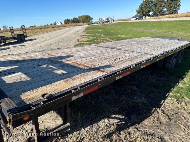 image for item EM2462 2009 Sure-Trac equipment trailer