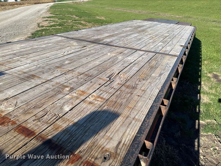 image for item EM2462 2009 Sure-Trac equipment trailer