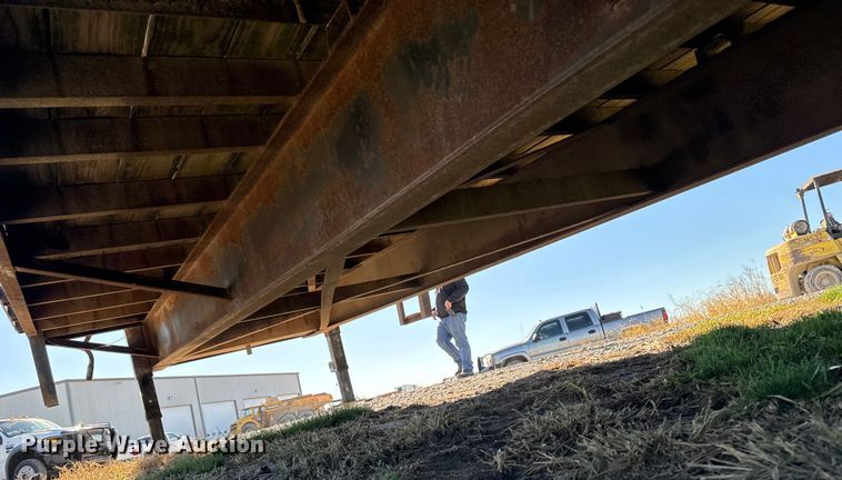 image for item EM2462 2009 Sure-Trac equipment trailer