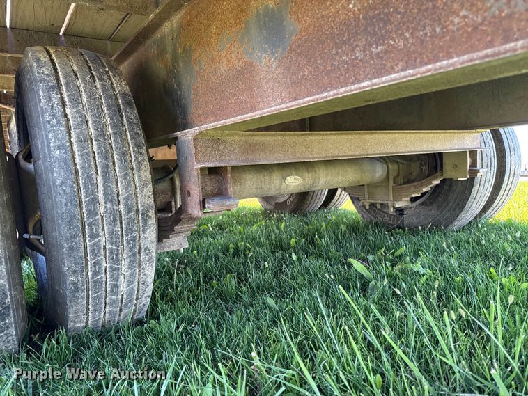 image for item EM2462 2009 Sure-Trac equipment trailer