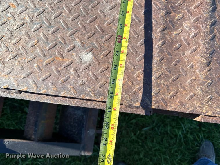 image for item EM2462 2009 Sure-Trac equipment trailer