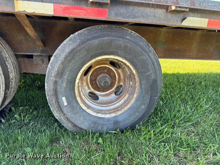 image for item EM2462 2009 Sure-Trac equipment trailer