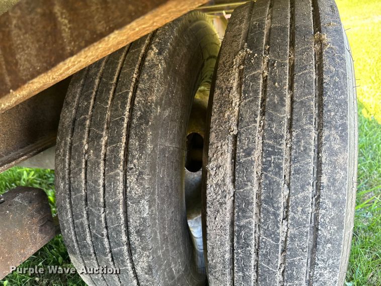 image for item EM2462 2009 Sure-Trac equipment trailer