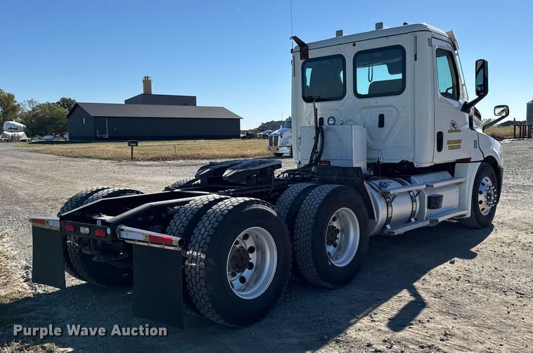 CAMIóN 2021 FREIGHTLINER