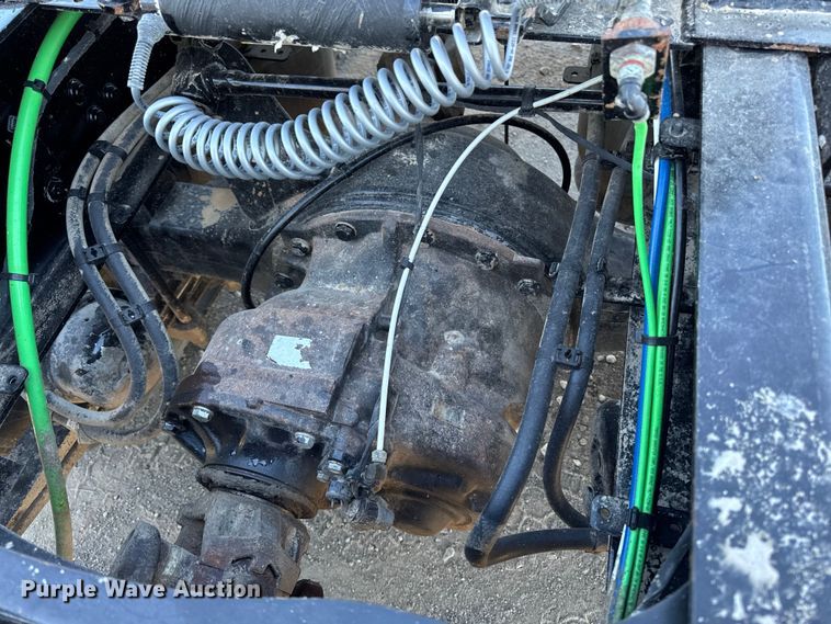 image for item EM2465 2021 Freightliner Cascadia 126 semi truck