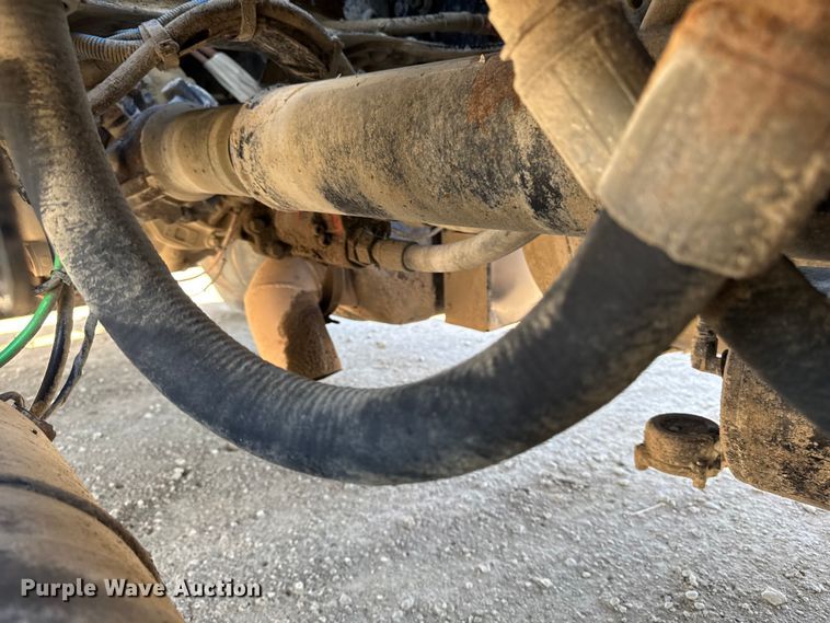 image for item EM2465 2021 Freightliner Cascadia 126 semi truck