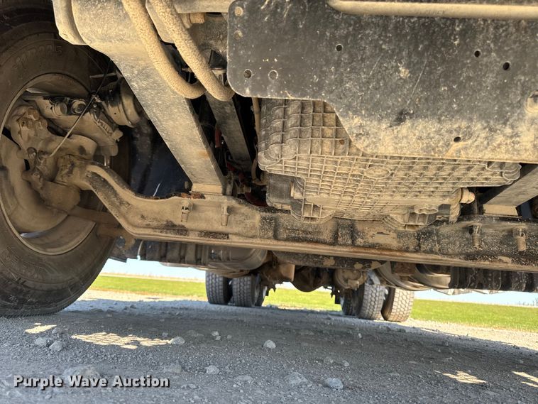 image for item EM2465 2021 Freightliner Cascadia 126 semi truck