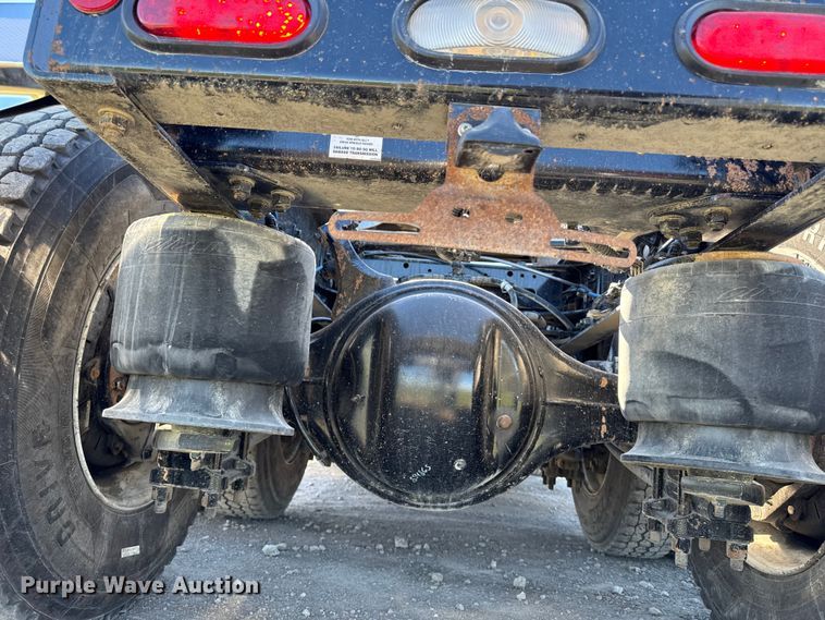 image for item EM2465 2021 Freightliner Cascadia 126 semi truck