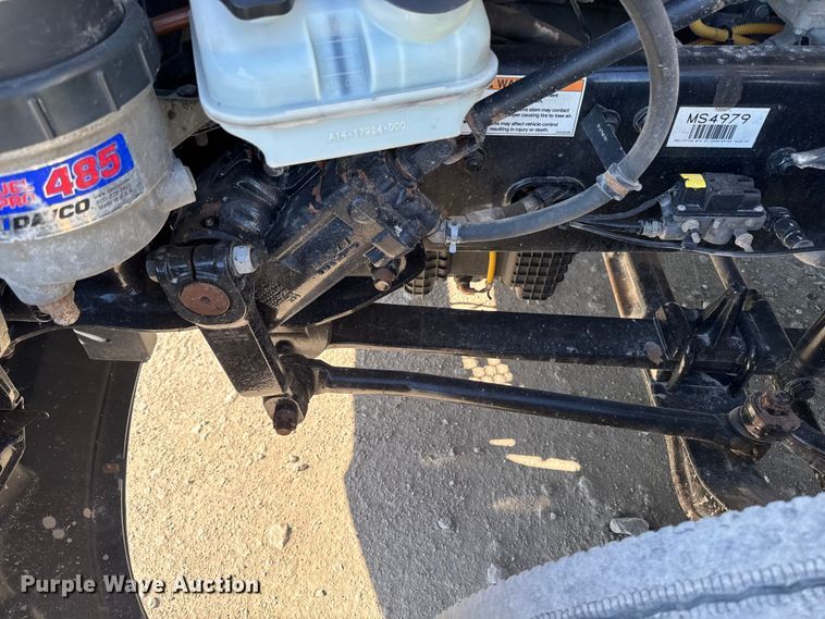 image for item EM2465 2021 Freightliner Cascadia 126 semi truck