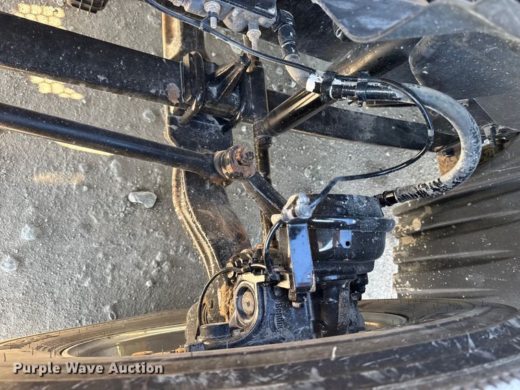 image for item EM2465 2021 Freightliner Cascadia 126 semi truck