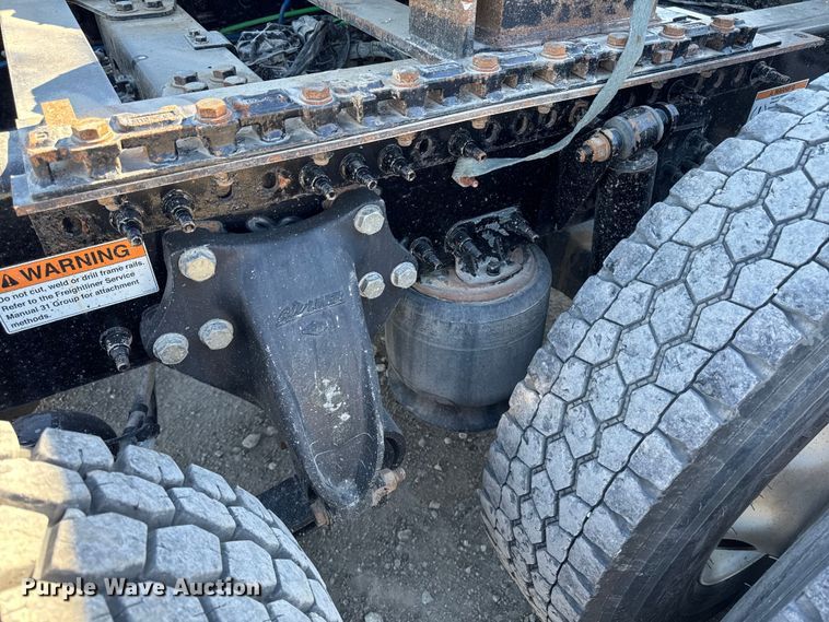 image for item EM2465 2021 Freightliner Cascadia 126 semi truck