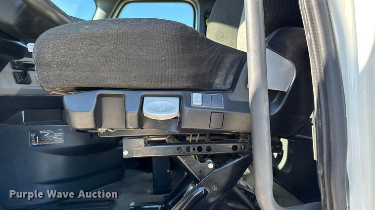 image for item EM2465 2021 Freightliner Cascadia 126 semi truck