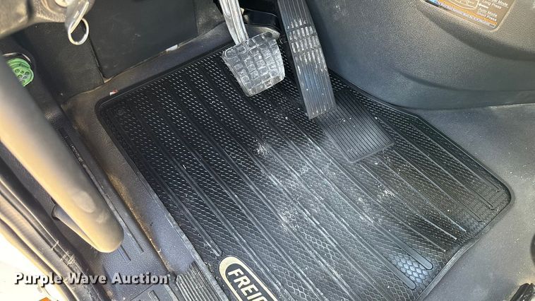 image for item EM2465 2021 Freightliner Cascadia 126 semi truck