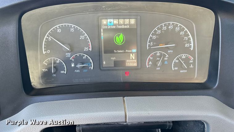 image for item EM2465 2021 Freightliner Cascadia 126 semi truck