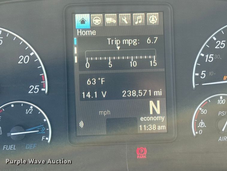 image for item EM2465 2021 Freightliner Cascadia 126 semi truck