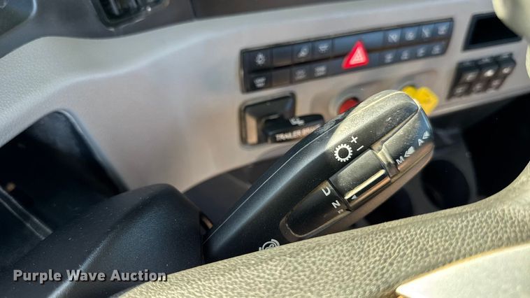 image for item EM2465 2021 Freightliner Cascadia 126 semi truck