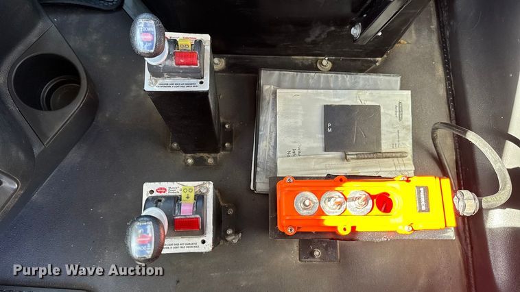 image for item EM2465 2021 Freightliner Cascadia 126 semi truck