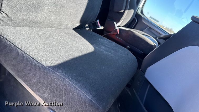 image for item EM2465 2021 Freightliner Cascadia 126 semi truck