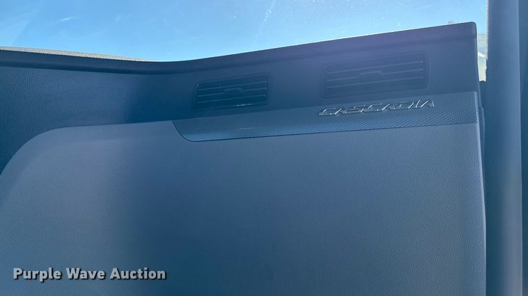 image for item EM2465 2021 Freightliner Cascadia 126 semi truck